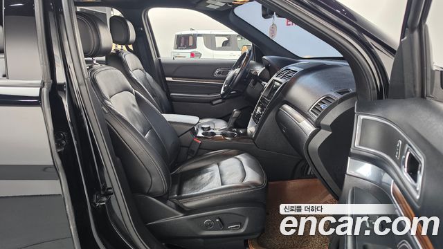 Ford Explorer 2.3 Limited 4WD 5th 2017 — фото 15