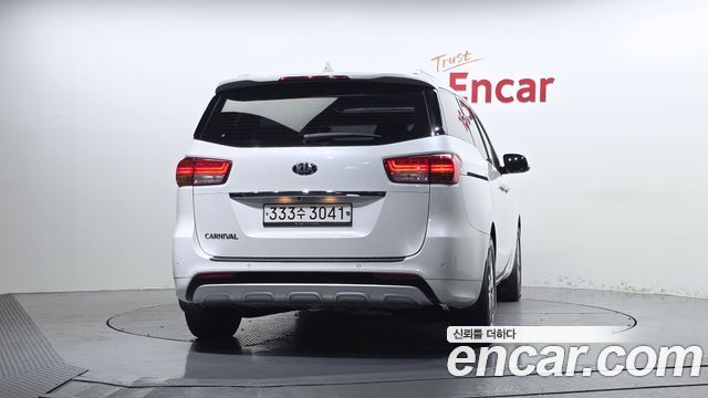 Kia Carnival 9-seater Noblesse 2018 — фото 4