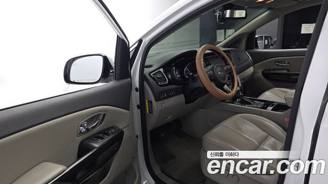Kia Carnival 9-seater Noblesse 2018 — фото 10