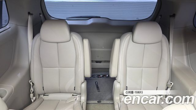 Kia Carnival 9-seater Noblesse 2018 — фото 13
