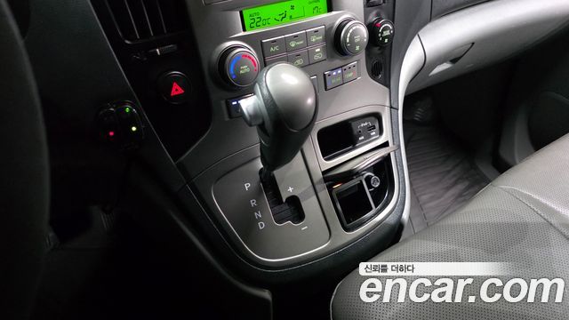 Hyundai Grand Starex 12-Seater Wagon CVX Premium 2015 — фото 9