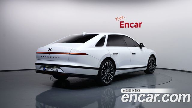 Hyundai Grandeur (GN7) 2,5 Gasoline 2WD Calligraphy 2025 — фото 2