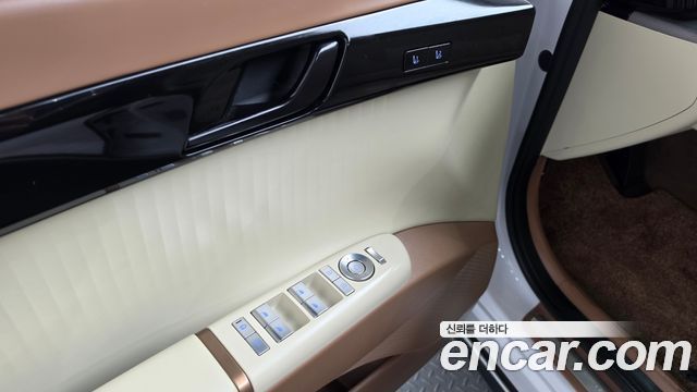 Hyundai Grandeur (GN7) 2,5 Gasoline 2WD Calligraphy 2025 — фото 29