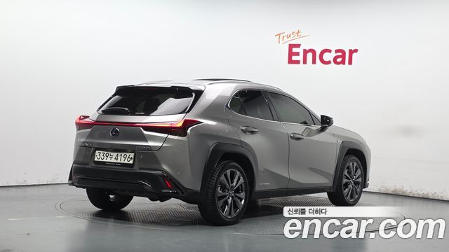 Lexus UX250h 2.0 F-Sport 2WD 2021 — фото 2