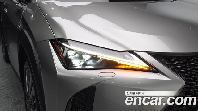 Lexus UX250h 2.0 F-Sport 2WD 2021 — фото 22