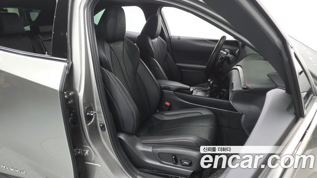 Lexus UX250h 2.0 F-Sport 2WD 2021 — фото 26