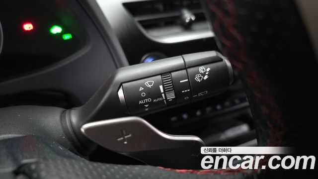 Lexus UX250h 2.0 F-Sport 2WD 2021 — фото 28