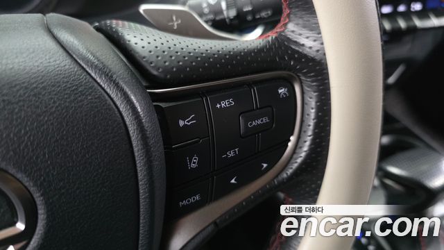 Lexus UX250h 2.0 F-Sport 2WD 2021 — фото 32
