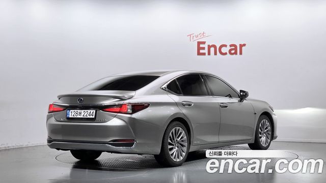 Lexus ES300h (VII) Executive 2019 — фото 2