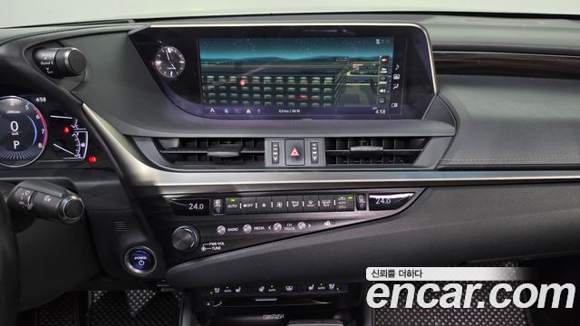 Lexus ES300h (VII) Executive 2019 — фото 13