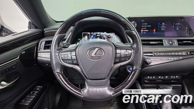 Lexus ES300h (VII) Executive 2019 — фото 14