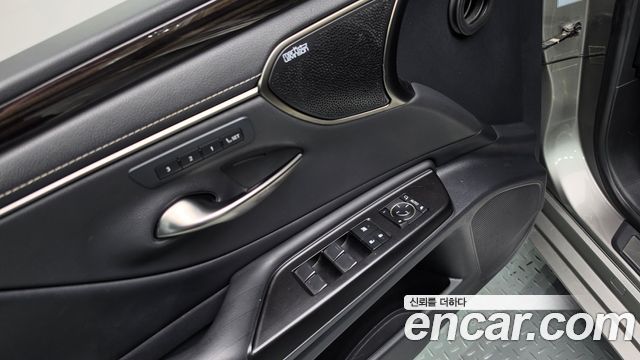 Lexus ES300h (VII) Executive 2019 — фото 15