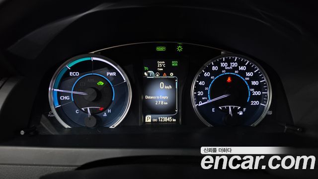 Toyota Camry Hybrid XLE 2015 — фото 8