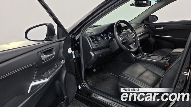 Toyota Camry Hybrid XLE 2015 — фото 10