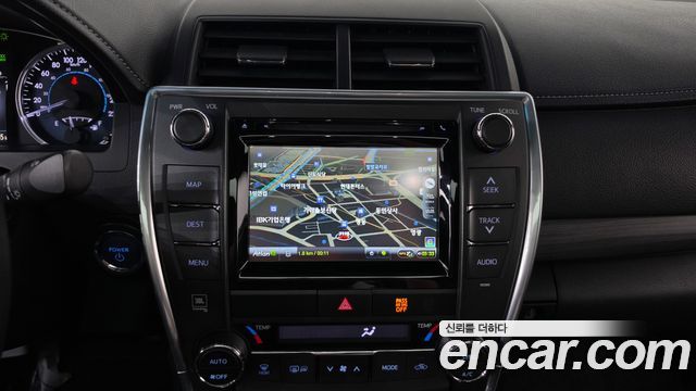 Toyota Camry Hybrid XLE 2015 — фото 12