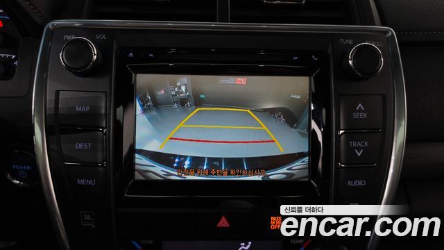 Toyota Camry Hybrid XLE 2015 — фото 14