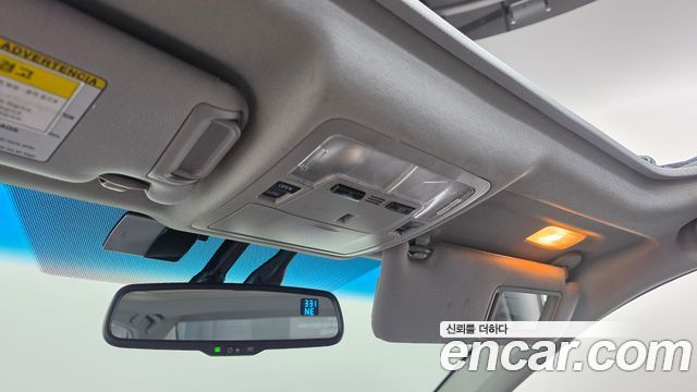 Toyota Camry Hybrid XLE 2015 — фото 18