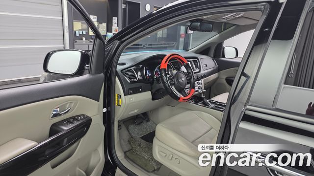 Kia Carnival 9-Seater Prstige 2019 — фото 10