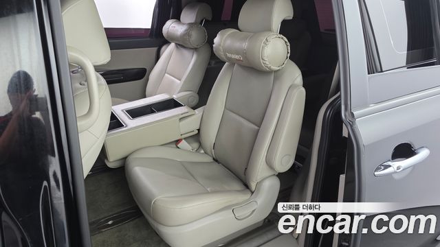 Kia Carnival 9-Seater Prstige 2019 — фото 11