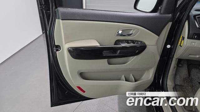 Kia Carnival 9-Seater Prstige 2019 — фото 24