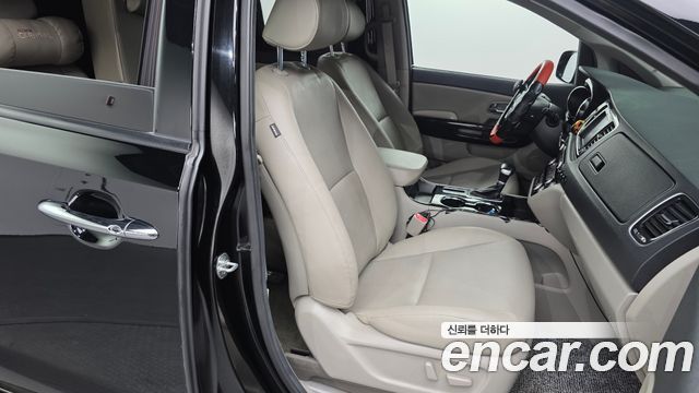 Kia Carnival 9-Seater Prstige 2019 — фото 26