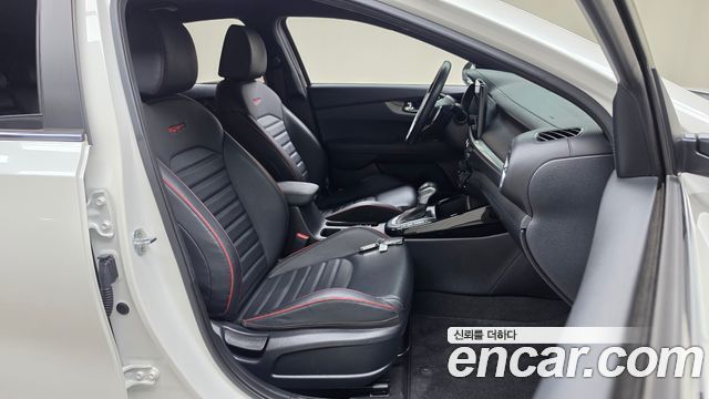 Kia K3 (II) 1.6 Turbo GT 5Door Signature 2022 — фото 11