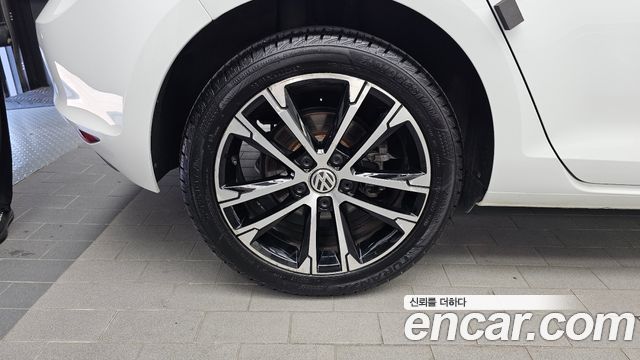 Volkswagen Golf (VII) 2.0 TDI Premium 2015 — фото 5