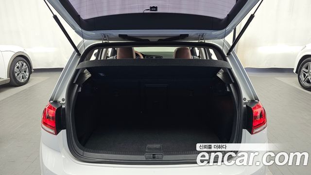 Volkswagen Golf (VII) 2.0 TDI Premium 2015 — фото 20
