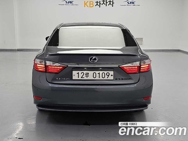 Lexus ES300h Supreme XV60 2014 — фото 4
