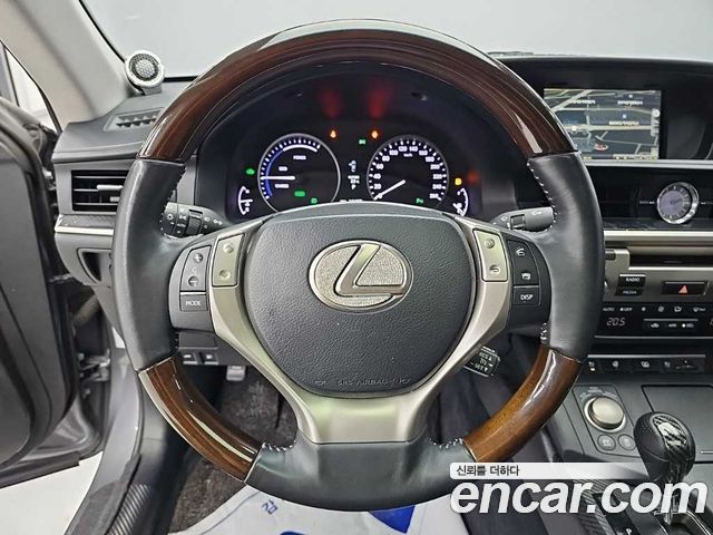 Lexus ES300h Supreme XV60 2014 — фото 9