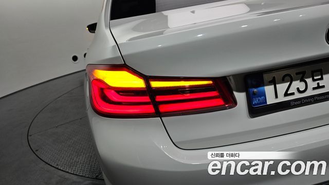 BMW 5 Series (G30) 530e Luxury 2020 — фото 23