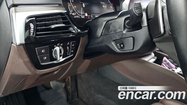 BMW 5 Series (G30) 530e Luxury 2020 — фото 30