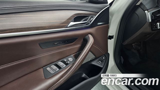 BMW 5 Series (G30) 530e Luxury 2020 — фото 32