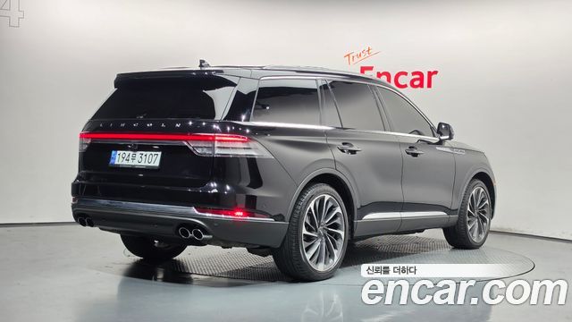 Lincoln Aviator (II) 3.0 Reserve  AWD 2021 — фото 2