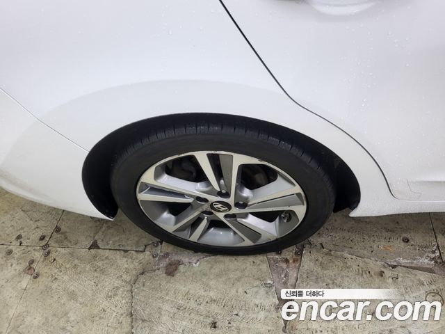 Hyundai Avante (AD) 1.6 GDI Value Plus 2017 — фото 6