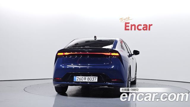 Toyota Prius (V) 2.0 XLE 2024 — фото 4