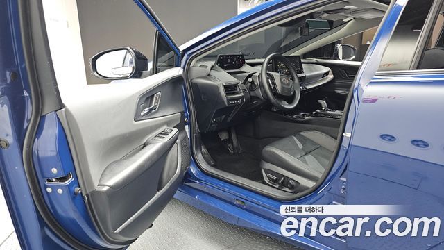 Toyota Prius (V) 2.0 XLE 2024 — фото 10