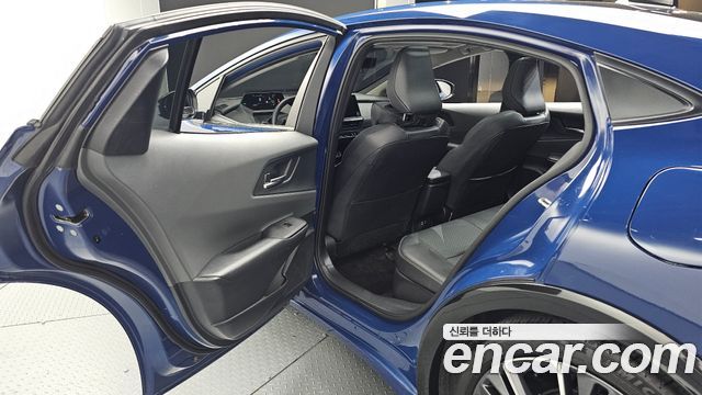 Toyota Prius (V) 2.0 XLE 2024 — фото 12