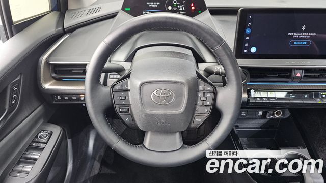 Toyota Prius (V) 2.0 XLE 2024 — фото 13