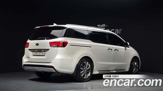 Kia Carnival 9-seater Prestige 2016 — фото 2