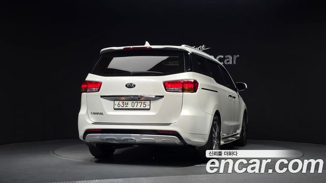 Kia Carnival 9-seater Prestige 2016 — фото 4
