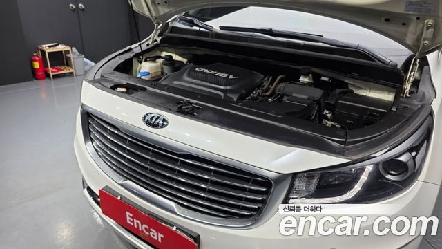 Kia Carnival 9-seater Prestige 2016 — фото 6