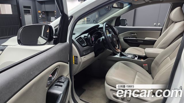 Kia Carnival 9-seater Prestige 2016 — фото 10