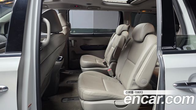 Kia Carnival 9-seater Prestige 2016 — фото 11