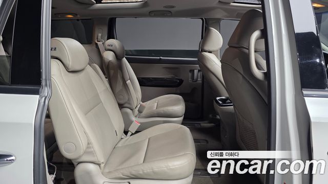 Kia Carnival 9-seater Prestige 2016 — фото 12