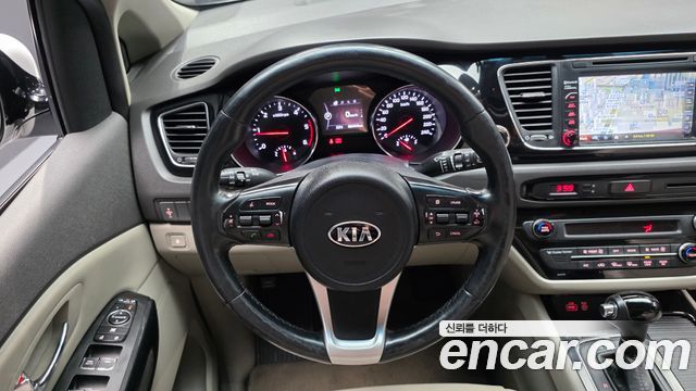 Kia Carnival 9-seater Prestige 2016 — фото 13