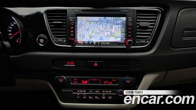 Kia Carnival 9-seater Prestige 2016 — фото 14