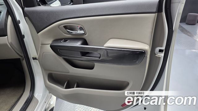 Kia Carnival 9-seater Prestige 2016 — фото 24