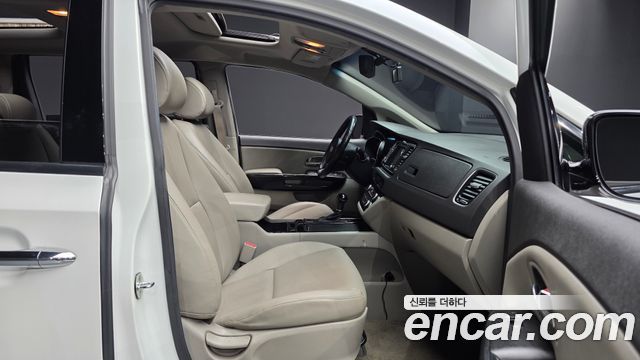 Kia Carnival 9-seater Prestige 2016 — фото 26