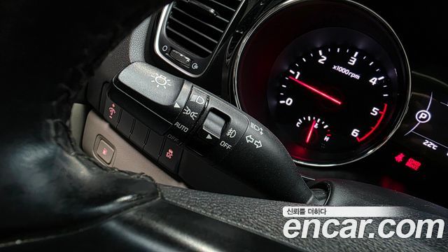 Kia Carnival 9-seater Prestige 2016 — фото 29
